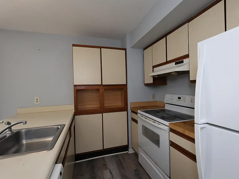 48 South Ave — Photo 8