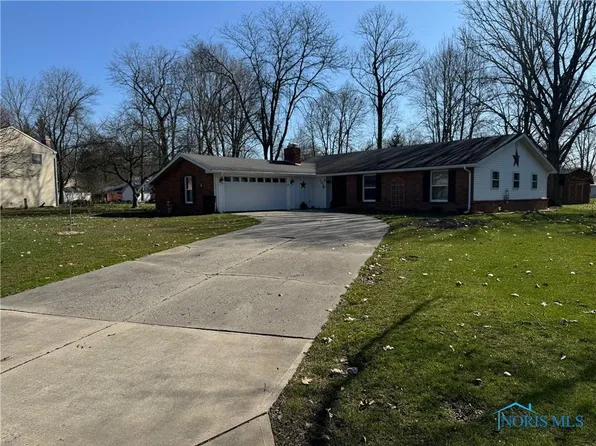 104 Oak Meadows Dr, Bryan, OH 43506