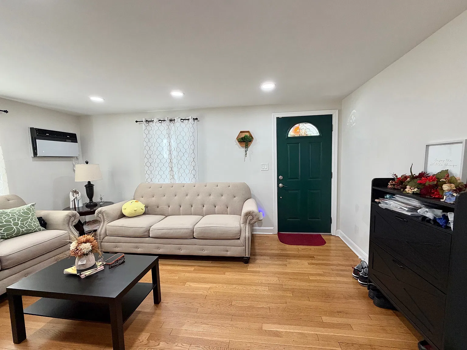 3 bed, 1152 sqft, $3,600 — Photo 2