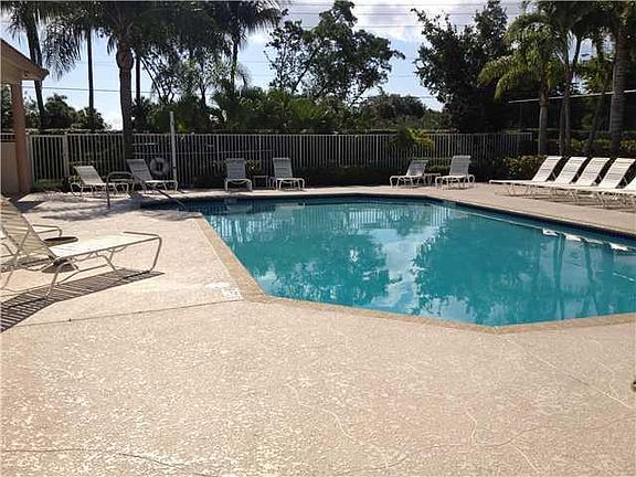 3rd image of 16650 La Mesa Dr