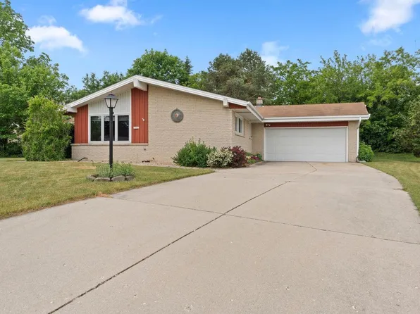 13955 W Forest Knoll COURT, New Berlin, WI 53151