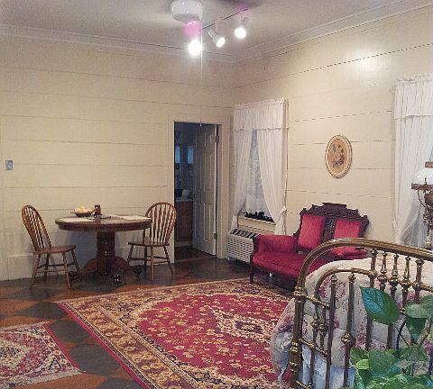 2nd image of 110 E Orleans St