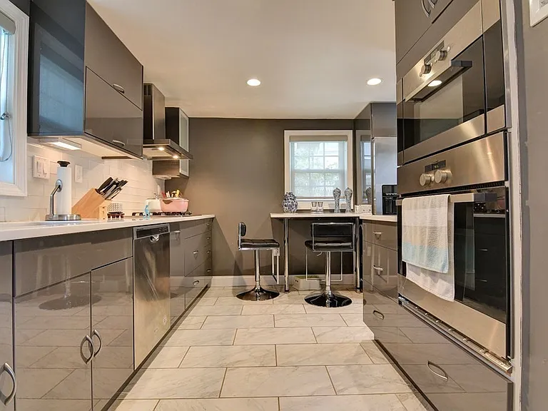 2 Lexington St — Photo 18