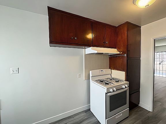 5th image of 532 Evergreen St #4