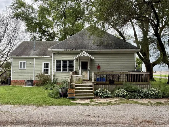 303 N Hopkins St, Newman, IL 61942