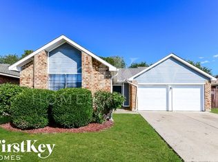 529 Valley Spring Dr, Arlington, TX 76018
