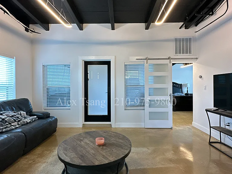 811 Montana St #1301 — Photo 11