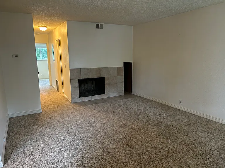 2-Bedroom Unit
Living Room