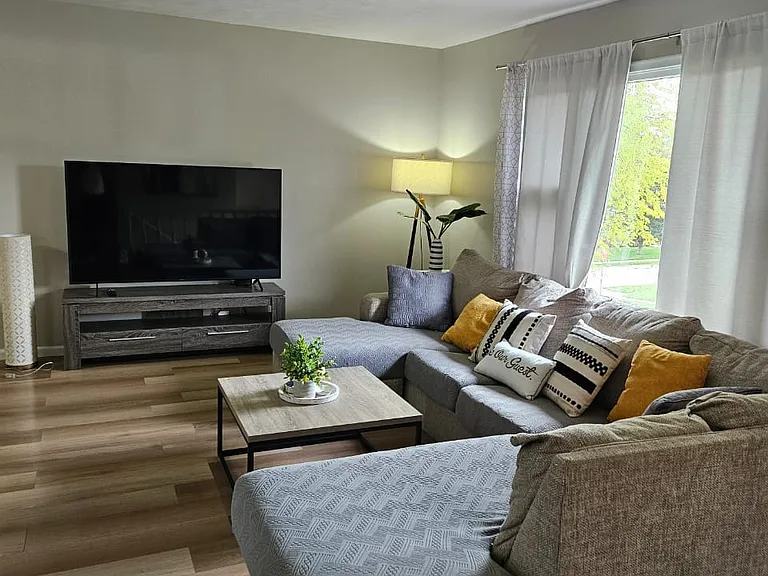3010 S 46th Ave — Photo 5
