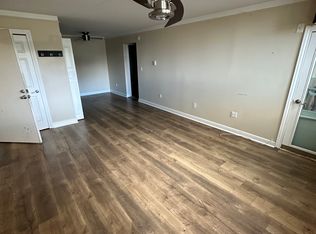 2419 Riverside Dr #106B, Trenton, MI 48183