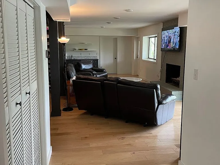 414 Shorecrest Dr — Photo 35