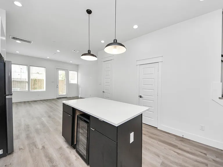 5402 Margarita St — Photo 10