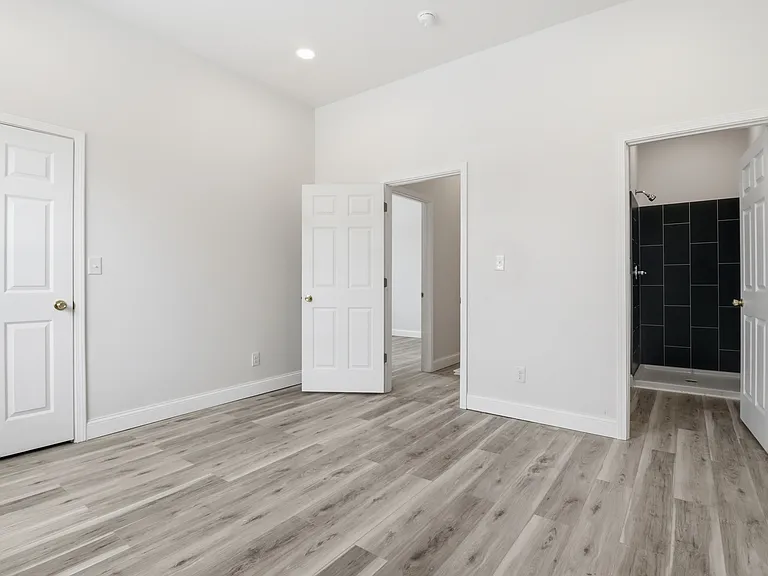 3062 N Euclid Ave — Photo 8