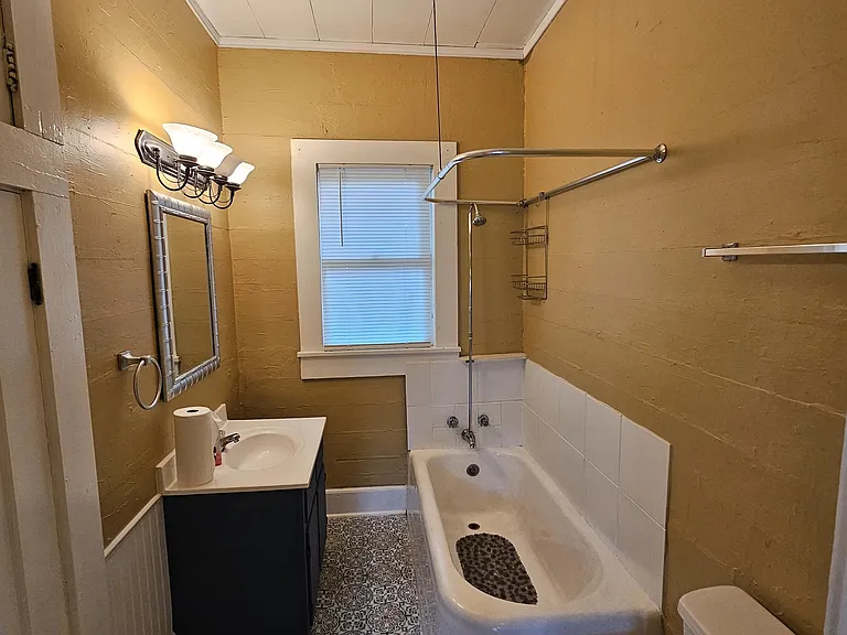 2312 Pecan St — Photo 5