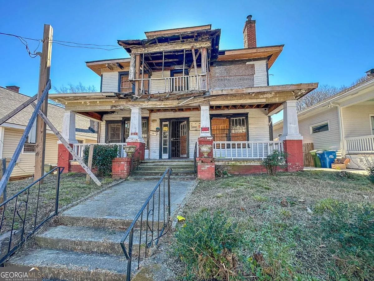 363 Irwin St NE photo 1