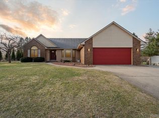 9400 Englishman Dr, Fenton, MI 48430