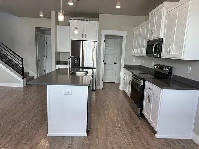4 bed, 2.5 bath, 1646 sqft, $1,895 — Photo 4