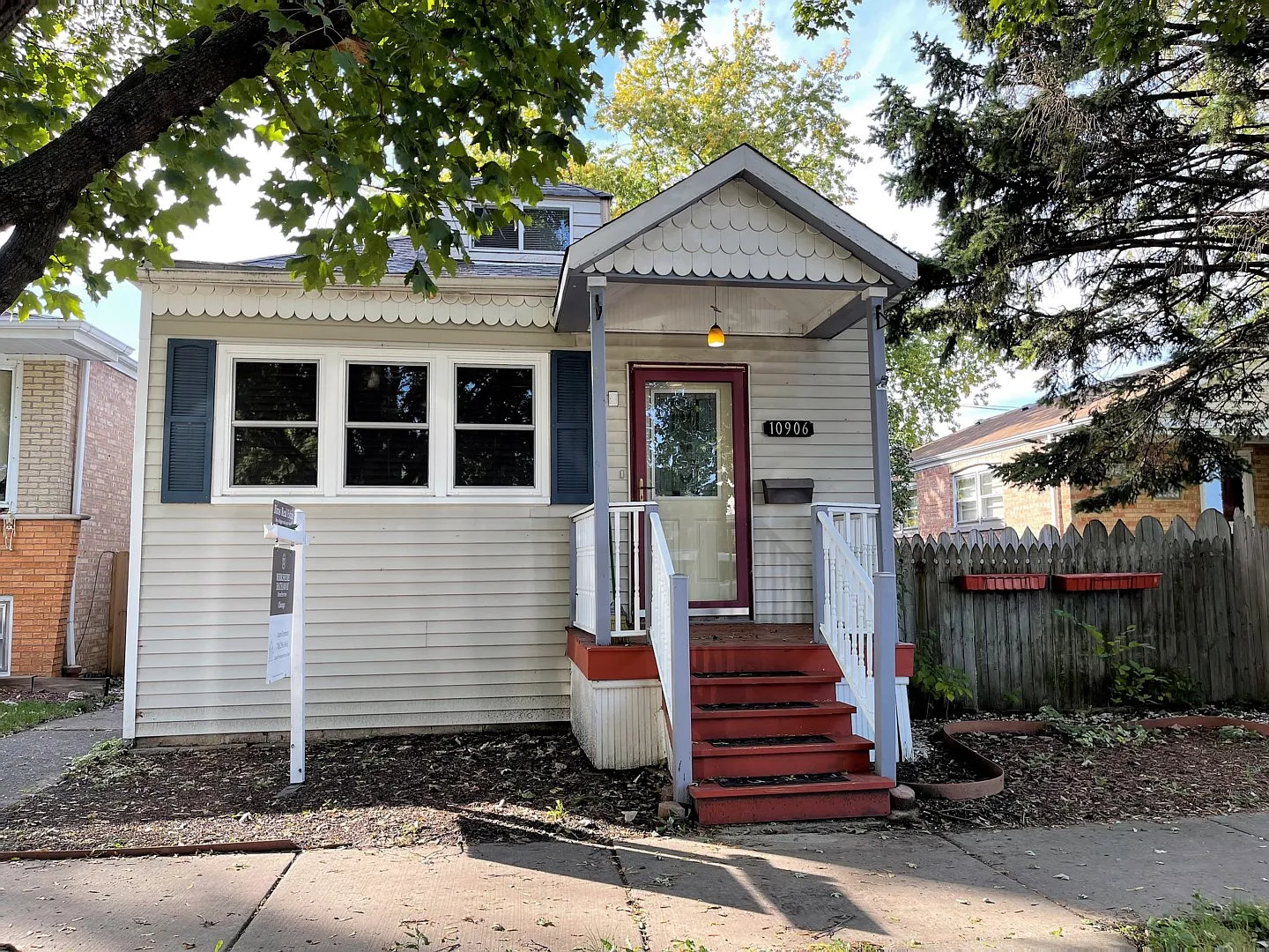 10906 S Troy St photo 1