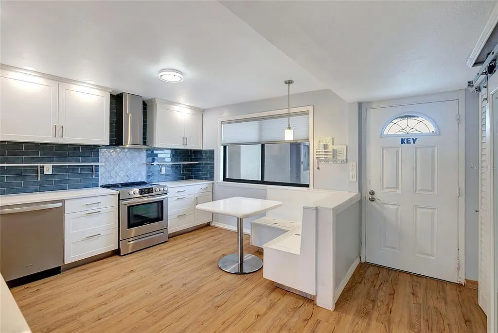 2 bed, 2.0 bath, 1363 sqft, $3,250 — Photo 3