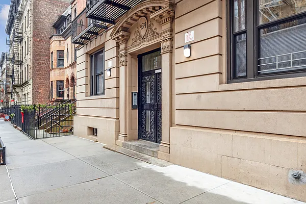 Sold by Compass | media 9