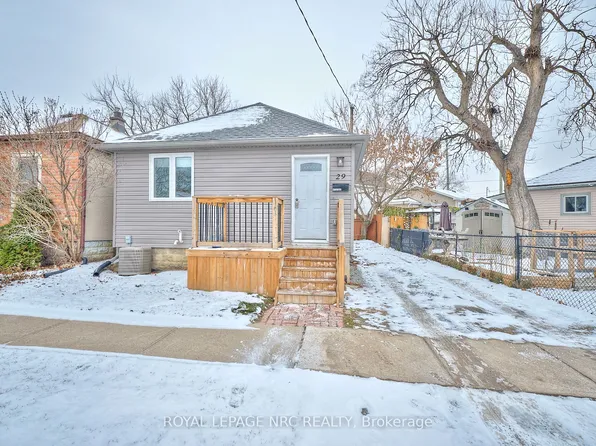 29 Trapnell St, Saint Catharines, ON L2R 1B1