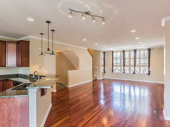 5th image of 2323 S Wabash Ave APT 10