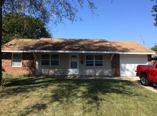 1405 S 3rd St, Mattoon, IL 61938