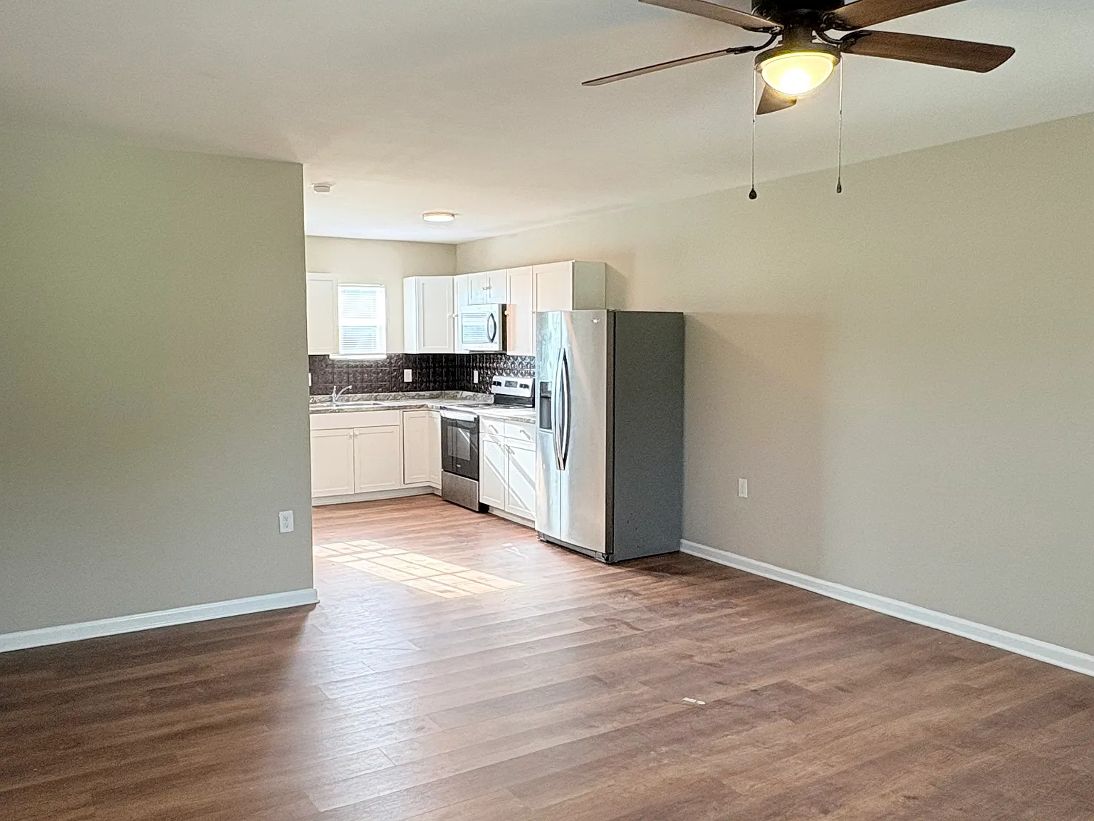3 bed, $1,550 — Photo 4