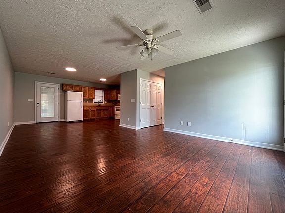 2nd image of 205 Phillip Ct