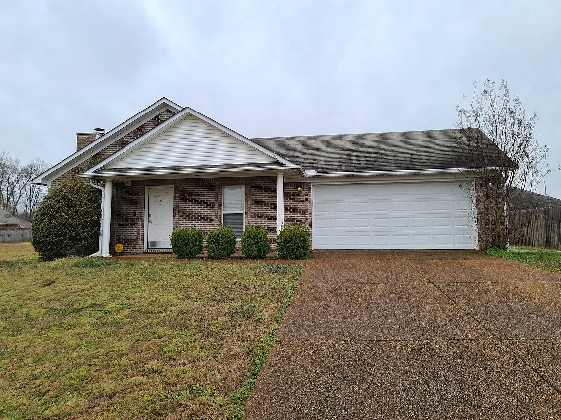 3 bed, 1367 sqft, $1,700 — Photo 1