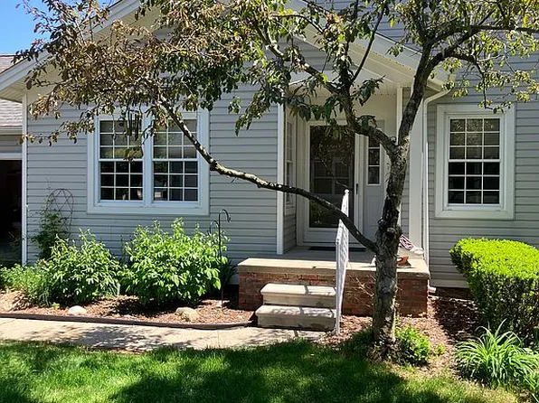 1110 Fairways Blvd #1, Troy, MI 48085