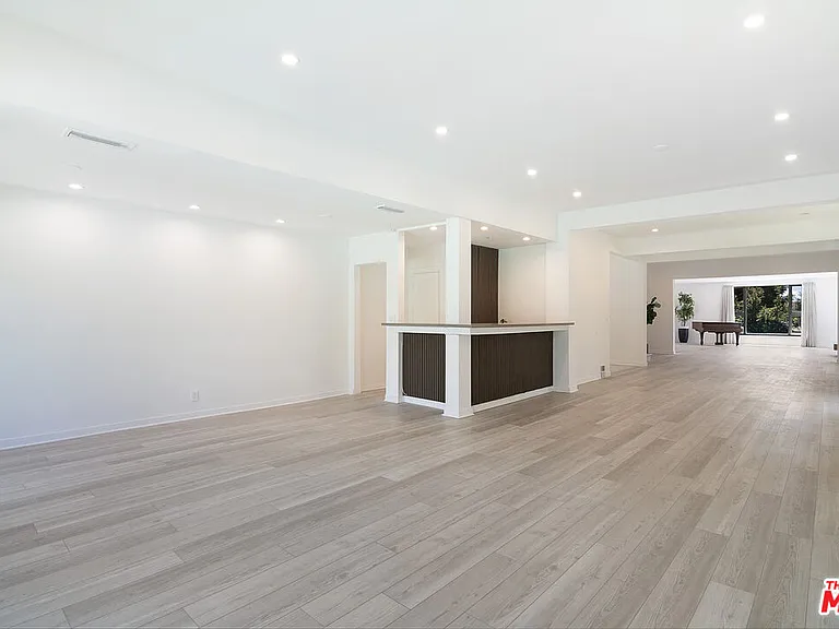 508 N Canon Dr — Photo 7