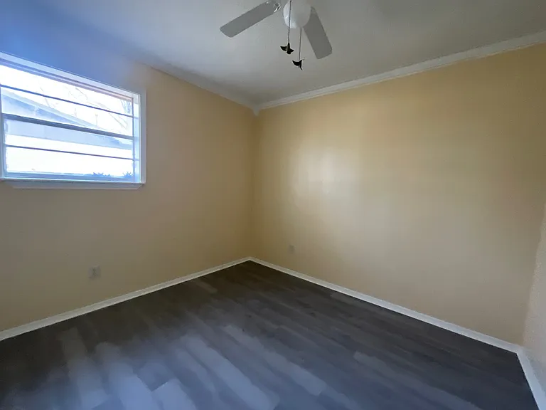 1361 Shady Ln — Photo 11