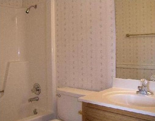 4th image of 2426 W Magnolia St