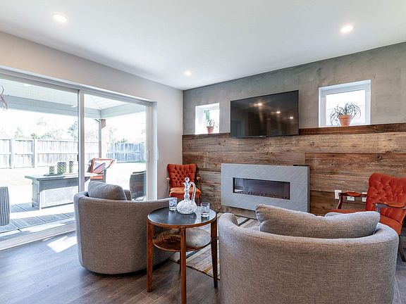 4th image of 5365 Maple Cres