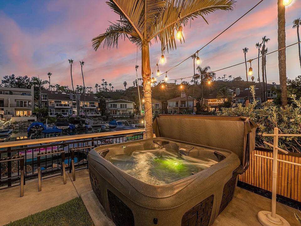 Admire the California sunsets in the Hot tub.