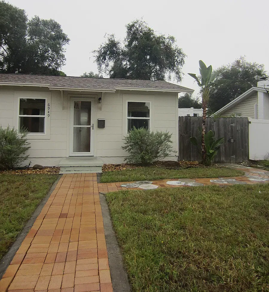 2 bed, 700 sqft, $2,100 — Photo 3