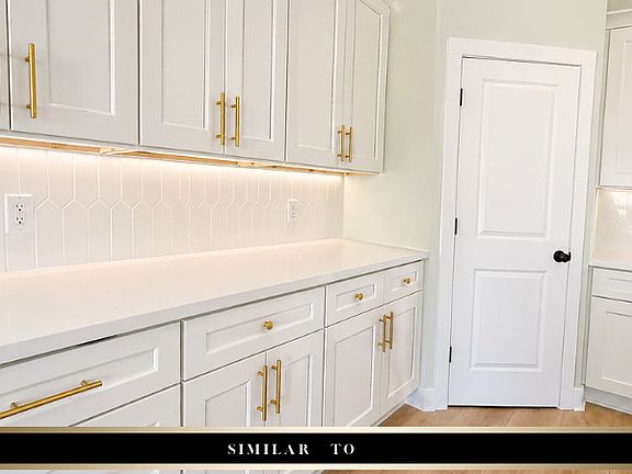 5th image of 2927 Thornwood Dr