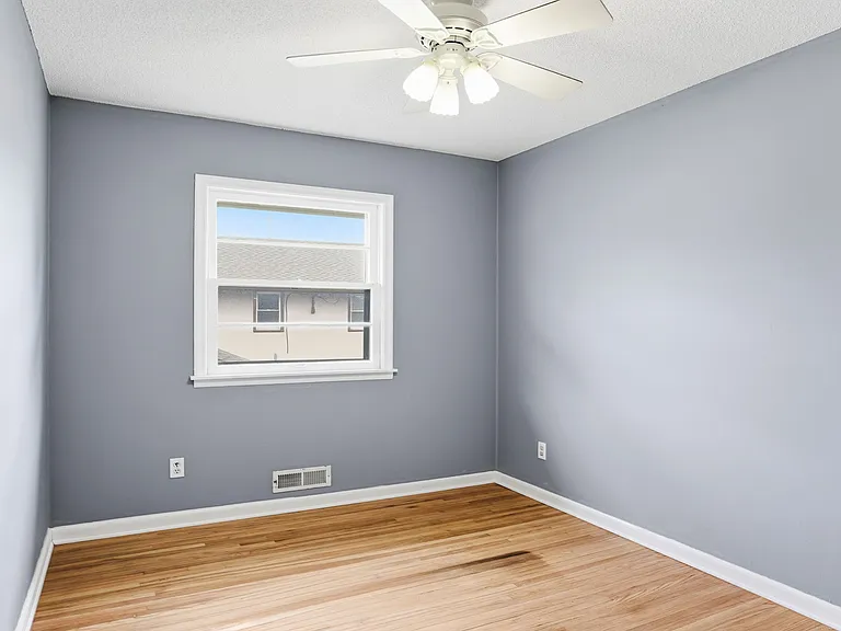 125 7th Ave SE #3 — Photo 3