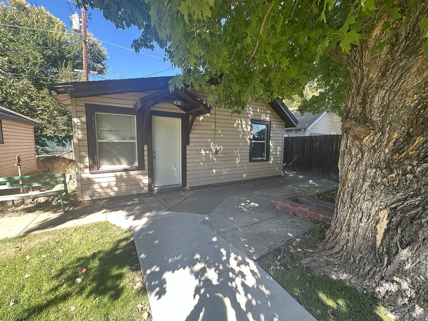 2 BD, 1 BA cottage — Photo 1