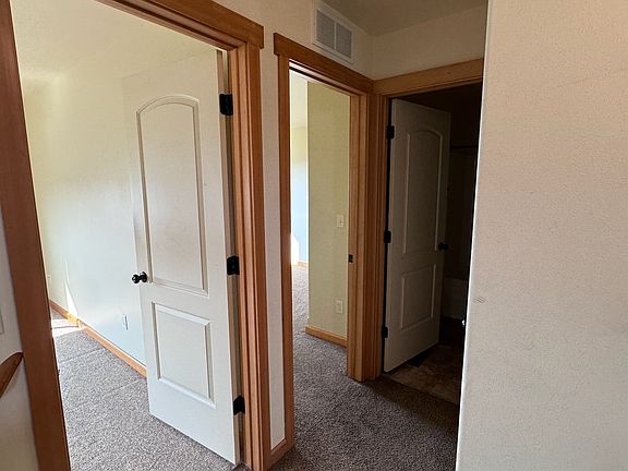 5th image of 376 Adeline Dr