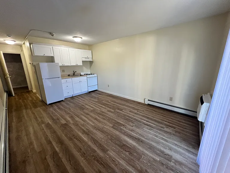 East Bay Apartments — Photo 23