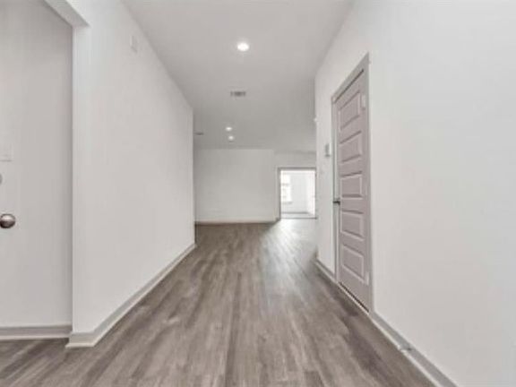 3rd image of 3315 Central Park Ln