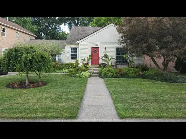 21824 Elizabeth St, Saint Clair Shores, MI 48080