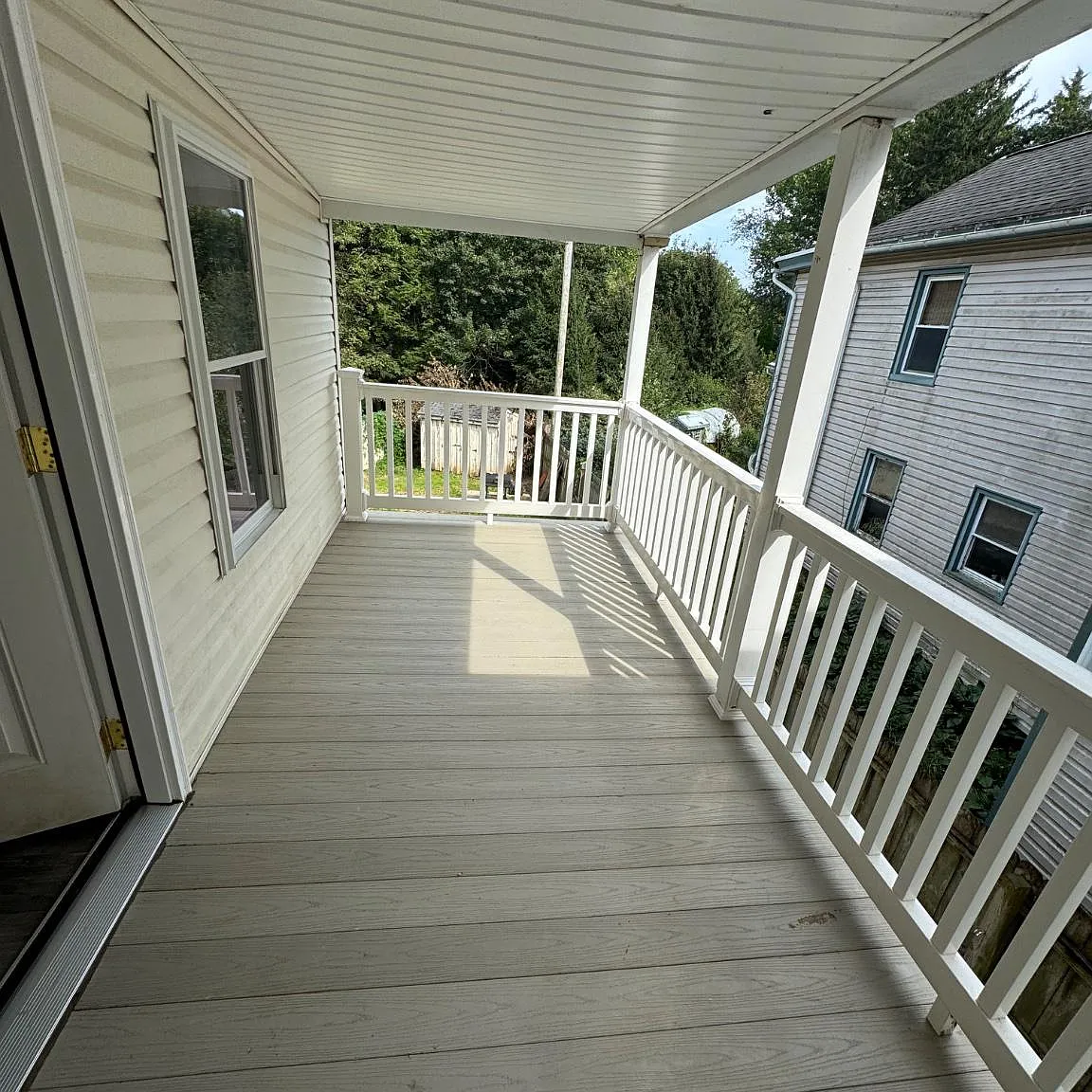 3 bed, 1.0 bath, 1242 sqft, $1,650 — Photo 2