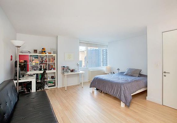 5th image of 322 W 57th St APT 29F1