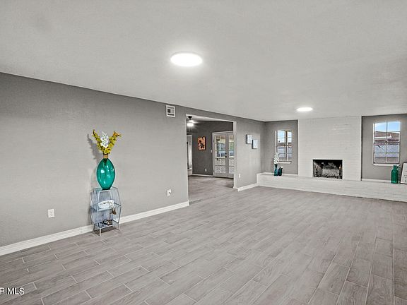 3rd image of 328 Gladys Ave