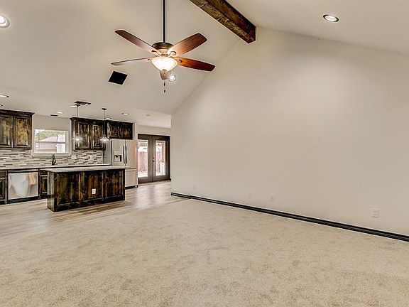 3rd image of 917 Corral Dr