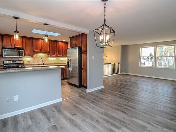 4th image of 164 Firwood Dr