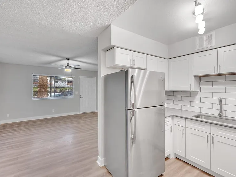 Zoom Apartments — Photo 11